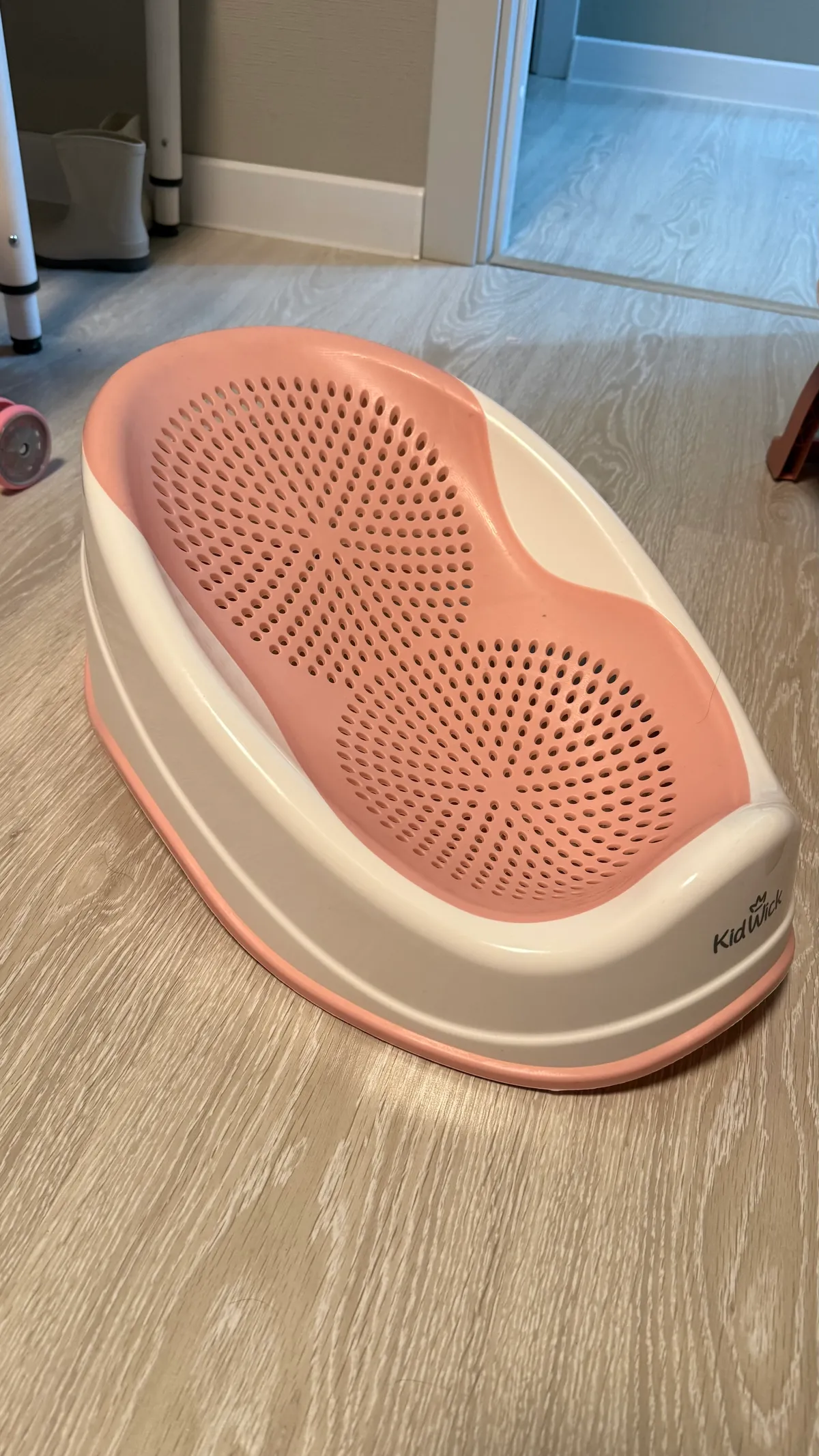 Горка для купания новорожденных Kidwick Дельфин